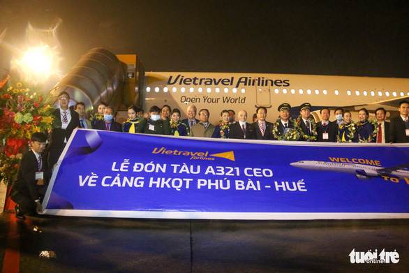 Máy bay đầu tiên của Vietravel Airlines về căn cứ ở Huế